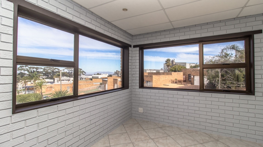 7 Bedroom Property for Sale in Loevenstein Western Cape
